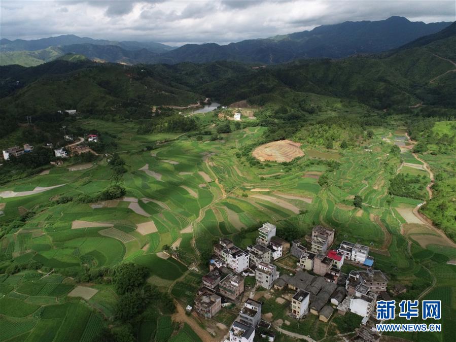 （在習(xí)近平新時代中國特色社會主義思想指引下&mdash;&mdash;新時代新作為新篇章&middot;習(xí)近平總書記關(guān)切事&middot;圖文互動）（4）新生活、新盼頭&mdash;&mdash;脫貧攻堅新形勢速覽
