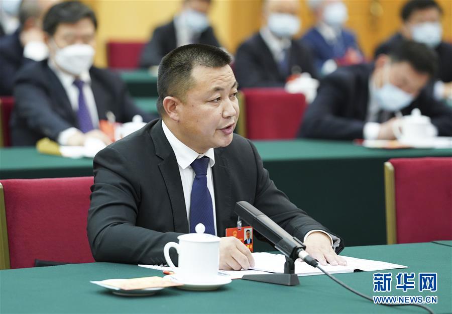 （新華全媒頭條&middot;圖文互動）（11）從人民中汲取磅礴力量&mdash;&mdash;習(xí)近平總書記同出席2020年全國兩會人大代表、政協(xié)委員共商國是紀(jì)實