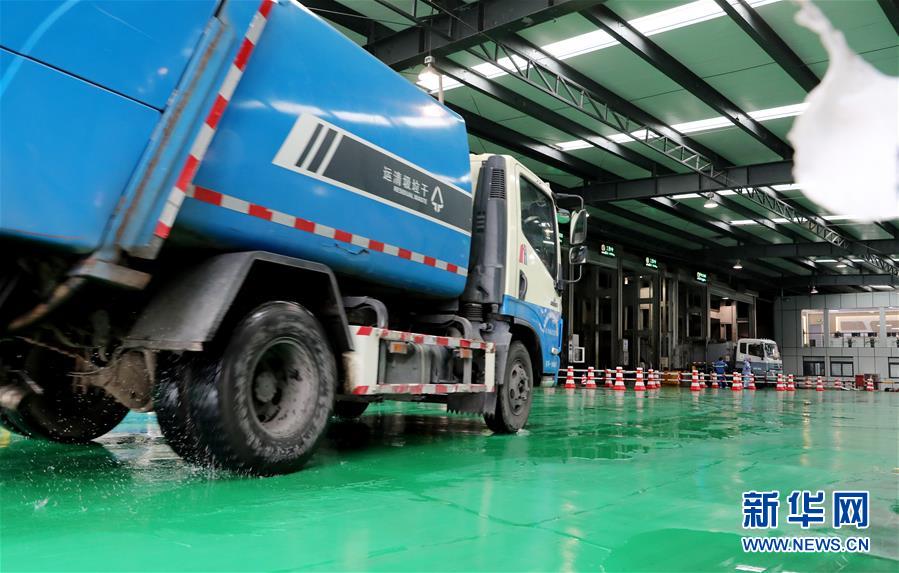 （新華全媒頭條&middot;圖文互動）（2）演繹新時尚 答好治理卷&mdash;&mdash;上海實施垃圾分類效果追蹤