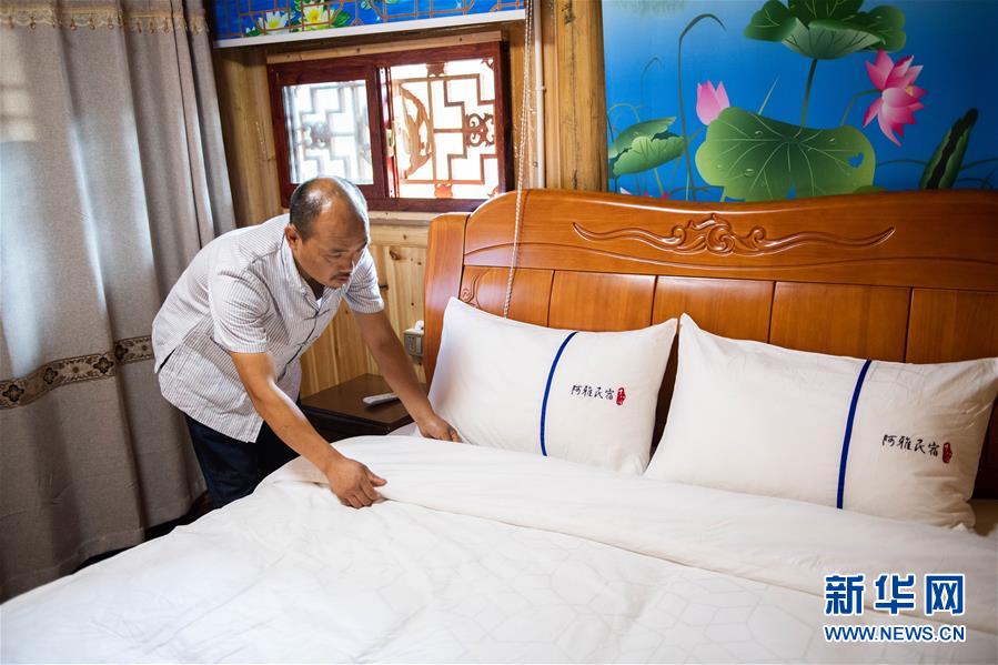 （新華全媒頭條&middot;走向我們的小康生活&middot;圖文互動(dòng)）（3）那山，那人，那苗寨&mdash;&mdash;十八洞村三代人的奮斗史