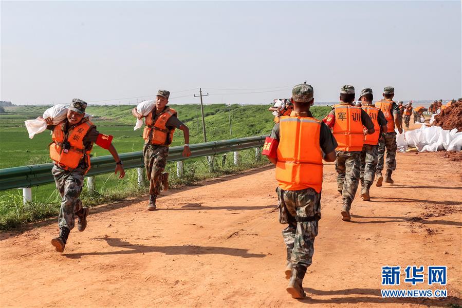 （防汛抗洪&middot;圖文互動(dòng)）（5）洪水不退，子弟兵誓死不退&mdash;&mdash;解放軍和武警部隊(duì)官兵參與洪澇災(zāi)害搶險(xiǎn)救援記事