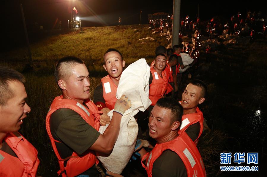 （防汛抗洪&middot;圖文互動(dòng)）（8）洪水不退，子弟兵誓死不退&mdash;&mdash;解放軍和武警部隊(duì)官兵參與洪澇災(zāi)害搶險(xiǎn)救援記事