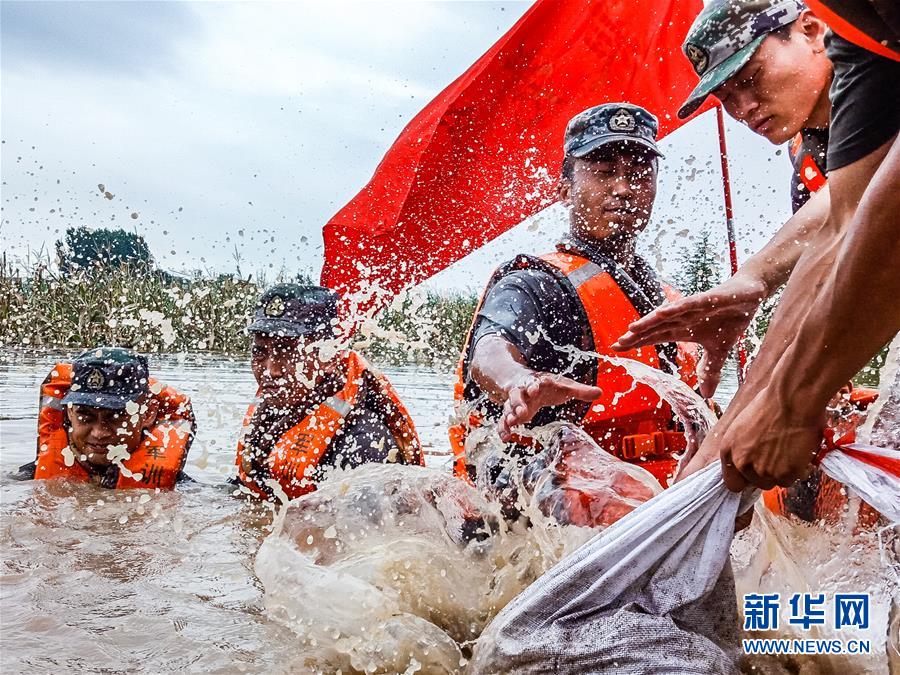 （防汛抗洪&middot;圖文互動(dòng)）（9）洪水不退，子弟兵誓死不退&mdash;&mdash;解放軍和武警部隊(duì)官兵參與洪澇災(zāi)害搶險(xiǎn)救援記事