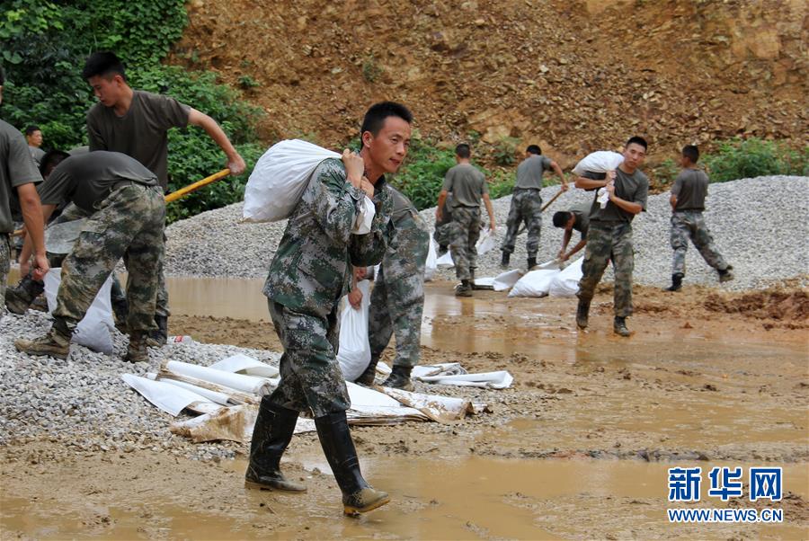 （防汛抗洪&middot;圖文互動(dòng)）（1）我們永遠(yuǎn)是&ldquo;兩不怕&rdquo;精神傳人&mdash;&mdash;陸軍第71集團(tuán)軍200余名退伍老兵主動(dòng)歸隊(duì)?wèi)?zhàn)洪魔