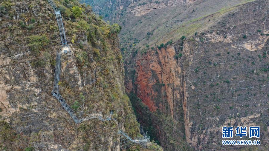 （新華全媒頭條&middot;走向我們的小康生活&middot;圖文互動(dòng)）（2）奮斗繪就&ldquo;新天府&rdquo;&mdash;&mdash;川蜀大地干群&ldquo;戰(zhàn)貧&rdquo;軌跡掃描