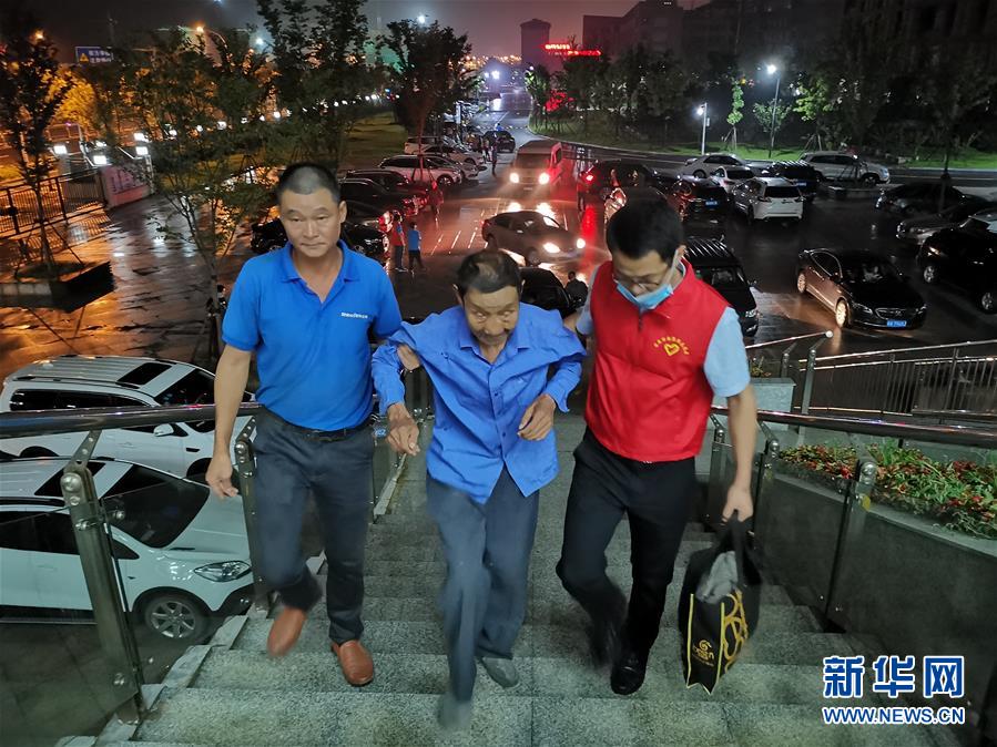 （防汛抗洪&middot;圖文互動）（3）洪水來襲，銅鑼聲在千年古鎮(zhèn)的雨夜響起