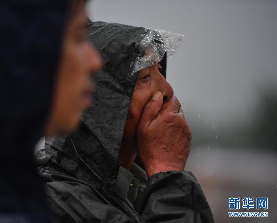 （防汛抗洪&middot;圖文互動）（3）長江大堤上的&ldquo;父子之約&rdquo;