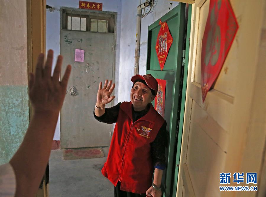 （走向我們的小康生活&middot;圖文互動(dòng)）（4）蘭花掬得滿庭芳&mdash;&mdash;寧夏吳忠市古稀志愿者王蘭花的溫情故事