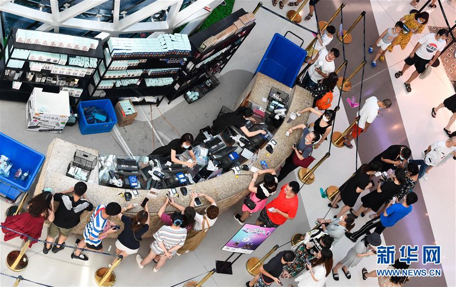 （在習(xí)近平新時(shí)代中國(guó)特色社會(huì)主義思想指引下&mdash;&mdash;新時(shí)代新作為新篇章&middot;習(xí)近平總書(shū)記關(guān)切事&middot;圖文互動(dòng)）（2）感受開(kāi)放新魅力&mdash;&mdash;海南自由貿(mào)易港建設(shè)開(kāi)局觀察