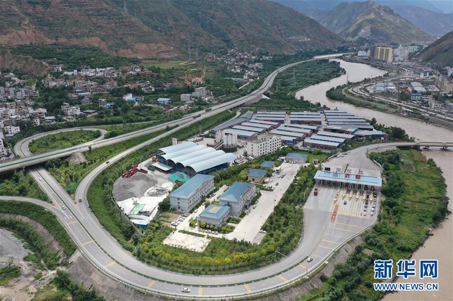 （防汛抗洪）（1）甘肅隴南：因暴洪泥石流災(zāi)害中斷的高速公路已全部恢復(fù)通車(chē)