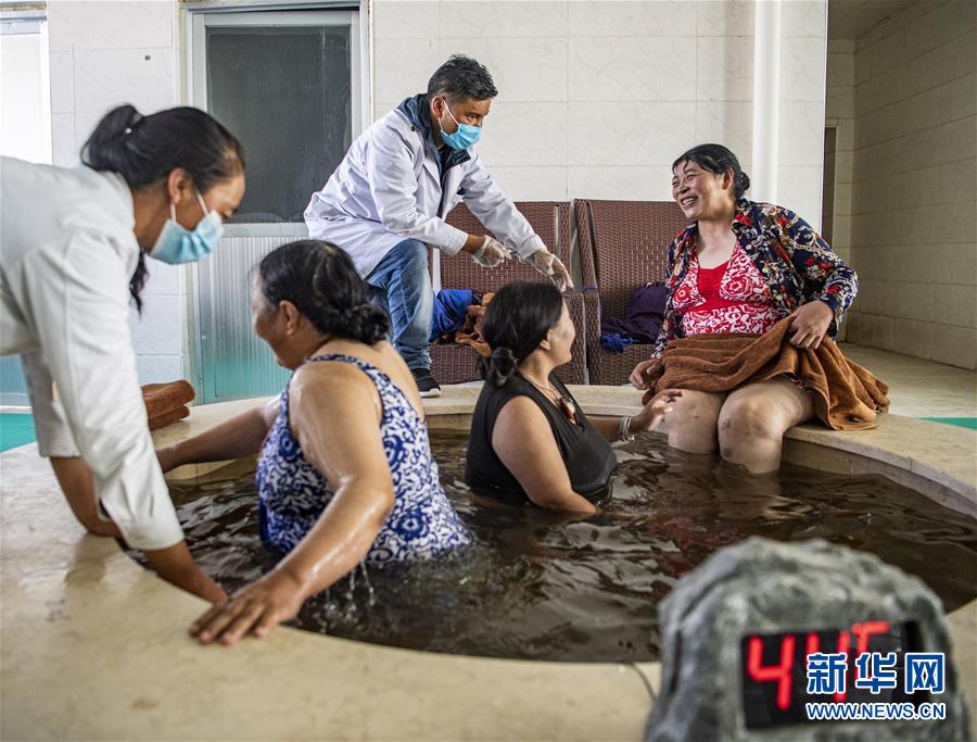 （新華全媒頭條&middot;走向我們的小康生活&middot;圖文互動(dòng)）（10）扎西德勒，我們的新家園&mdash;&mdash;西藏易地扶貧搬遷搬出幸福美好新生活