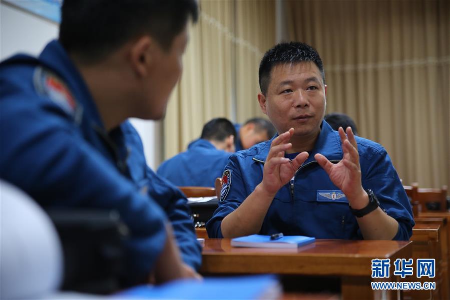 （在習近平強軍思想指引下&middot;我們在戰(zhàn)位報告&middot;圖文互動）（4）偵天探海 狩獵?？?mdash;&mdash;南部戰(zhàn)區(qū)海軍航空兵某師加速轉(zhuǎn)型提升新質(zhì)戰(zhàn)斗力記事
