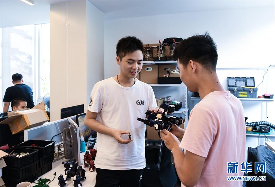 （在習近平新時代中國特色社會主義思想指引下&mdash;&mdash;新時代新作為新篇章&middot;習近平總書記關切事&middot;圖文互動）（8）我家大門常打開&mdash;&mdash;經濟特區(qū)全方位對外開放故事