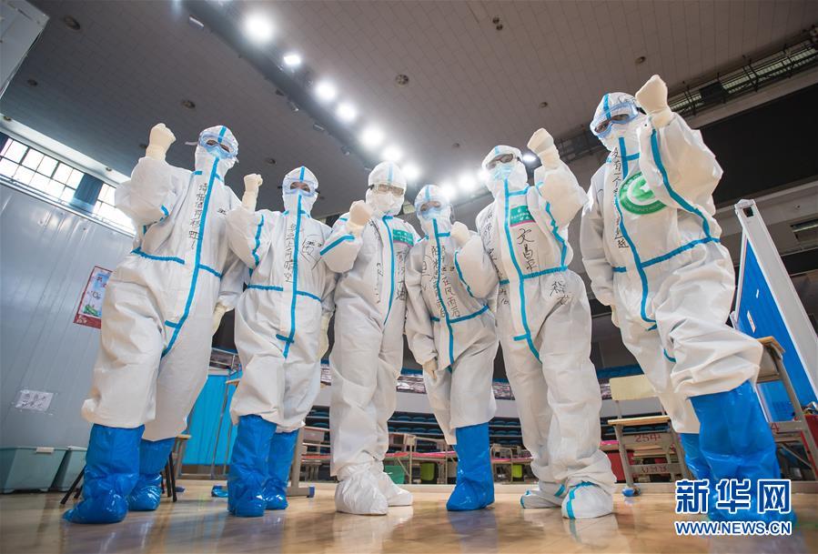 （新華全媒頭條&middot;圖文互動(dòng)）（1）從人民中汲取磅礴力量&mdash;&mdash;習(xí)近平總書(shū)記同出席2020年全國(guó)兩會(huì)人大代表、政協(xié)委員共商國(guó)是紀(jì)實(shí)