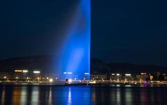 日內(nèi)瓦大噴泉點(diǎn)亮&ldquo;藍(lán)燈&rdquo;紀(jì)念世界難民日