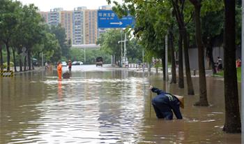 臺(tái)風(fēng)&ldquo;艾云尼&rdquo;攜雨襲廣州