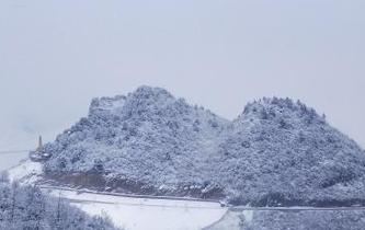 四川萬(wàn)源八臺(tái)山迎今冬首場(chǎng)降雪