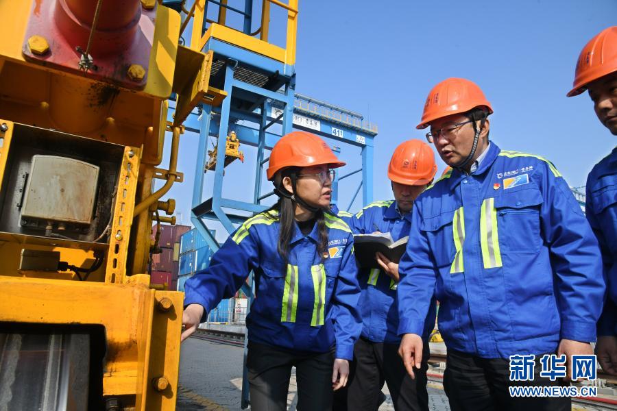 中國智慧港口的&ldquo;拓荒人&rdquo;&mdash;&mdash;記山東港口青島港連鋼創(chuàng)新團(tuán)隊