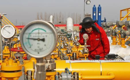 這個春節(jié)，他們留在工地和單位過年