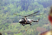 空軍首次向地震災(zāi)區(qū)進行大規(guī)模空投