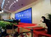 工作人員調試設備