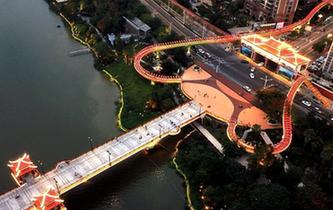 空中鳥(niǎo)瞰福建漳州&ldquo;飄帶&rdquo;天橋