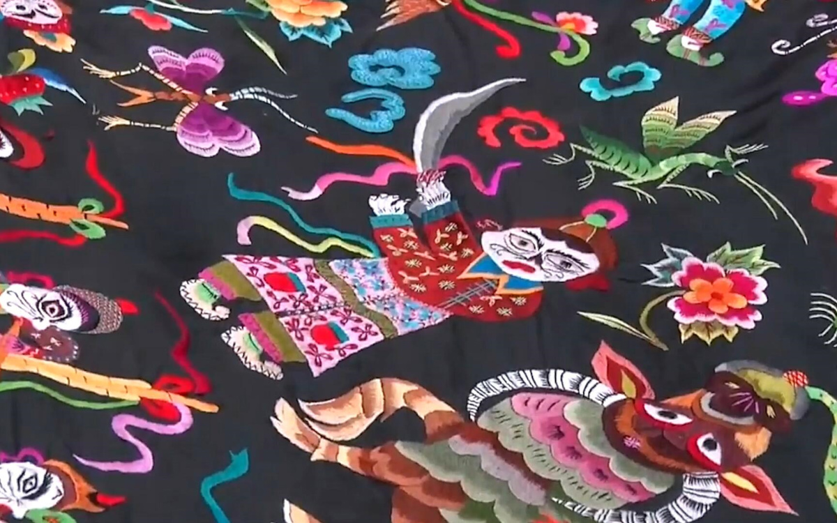 苗繡繡品慢慢得到市場認(rèn)可，回鄉(xiāng)的繡娘逐漸多了起來