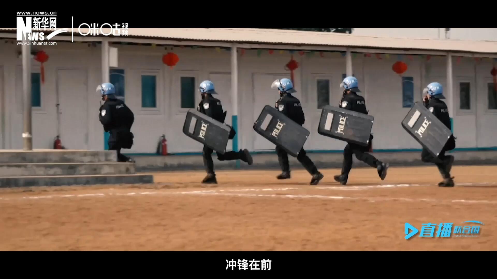 有這樣一支隊(duì)伍，他們不畏艱險(xiǎn)，沖鋒在前，頭戴藍(lán)盔，為和平而戰(zhàn)，他們的名字叫做聯(lián)合國(guó)維和部隊(duì)。