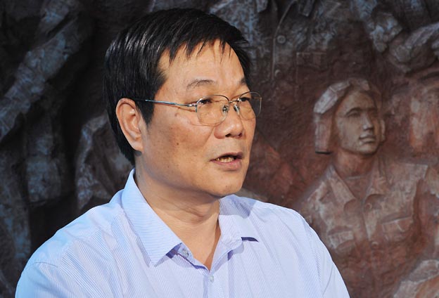 我們把黨的政治優(yōu)勢(shì)和現(xiàn)代企業(yè)制度優(yōu)勢(shì)結(jié)合起來(lái)，建立完善決策、執(zhí)行、監(jiān)督三個(gè)體系。