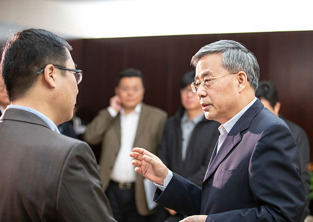 讓銀行業(yè)金融機(jī)構(gòu)愿意做、能夠做、也會(huì)做民營(yíng)企業(yè)業(yè)務(wù)