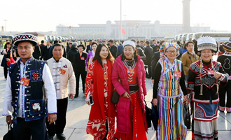 代表抵達(dá)天安門廣場(chǎng)