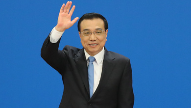 記者會結(jié)束后，李克強揮手致意