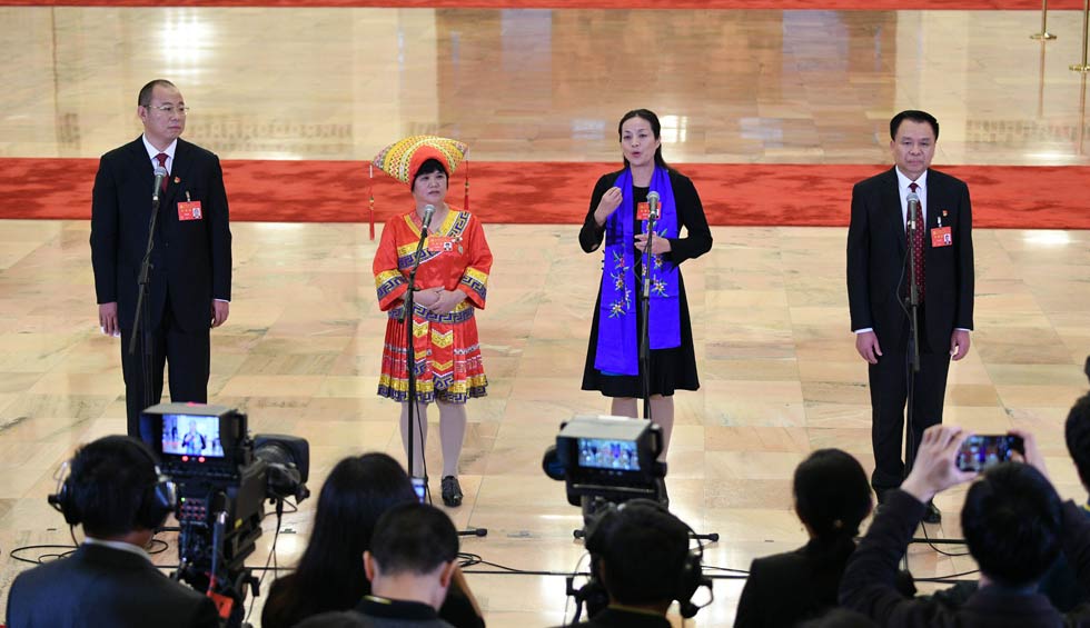 蔡松濤、杜麗群、楊小玲、賈立群接受采訪