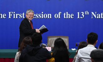 記者會(huì)后，劉永富準(zhǔn)備離開