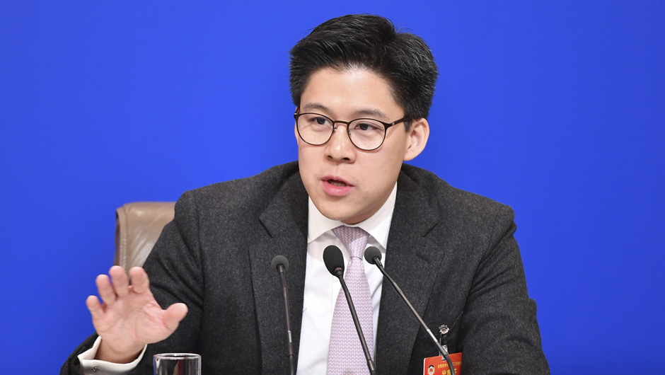 全國(guó)政協(xié)委員、中國(guó)香港體育協(xié)會(huì)暨奧林匹克委員會(huì)副會(huì)長(zhǎng)、霍英東集團(tuán)副總裁 霍啟剛