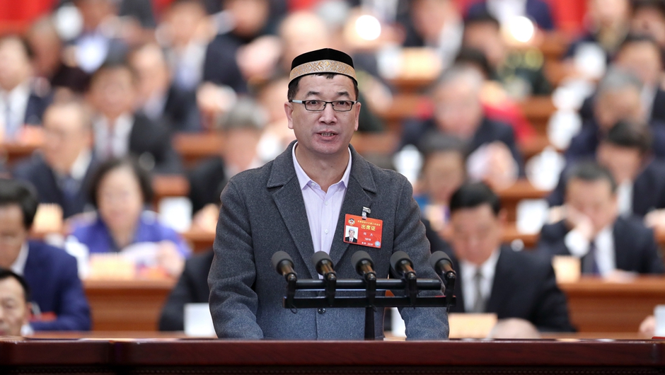 新疆維吾爾自治區(qū)呼圖壁縣政協(xié)副主席、伊斯蘭教協(xié)會會長，呼圖壁縣城鎮(zhèn)陜西寺阿訇 楊杰