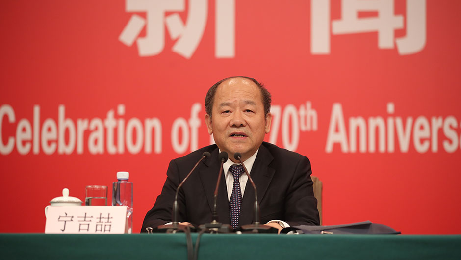 國家發(fā)展和改革委員會副主任、國家統(tǒng)計局局長寧吉喆介紹相關(guān)情況