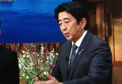 安倍搬起石頭要砸誰(shuí)的腳？