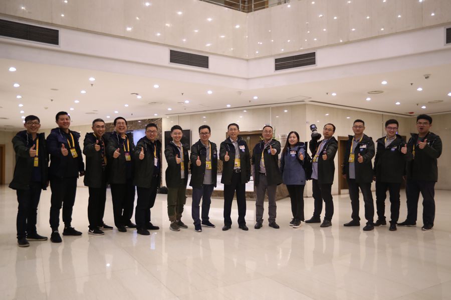 新華網(wǎng)國(guó)慶前方報(bào)道團(tuán)隊(duì)，出發(fā)啦！