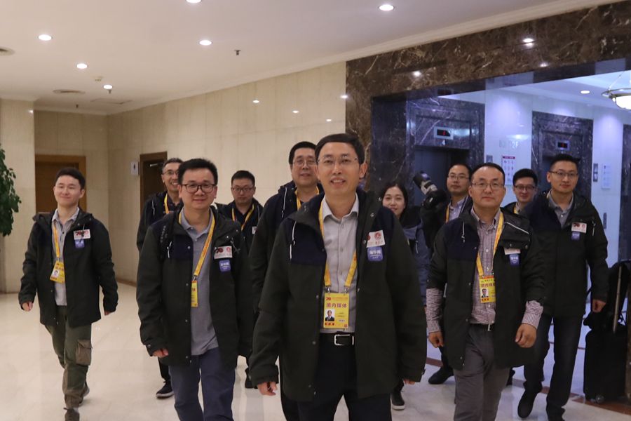 新華網(wǎng)國(guó)慶前方報(bào)道團(tuán)隊(duì)，出發(fā)啦！