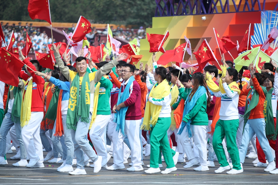 群眾大游行，歡樂(lè)的海洋！