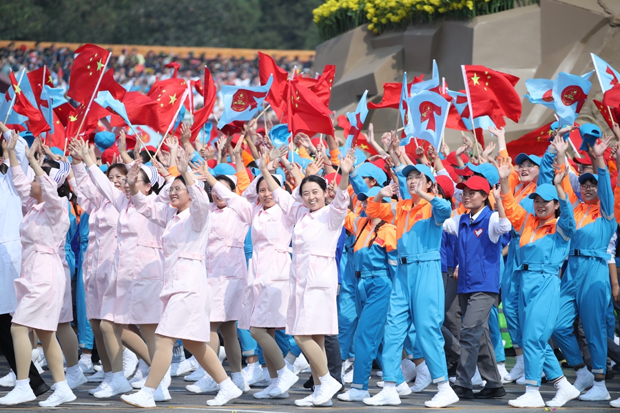 群眾大游行，歡樂(lè)的海洋！