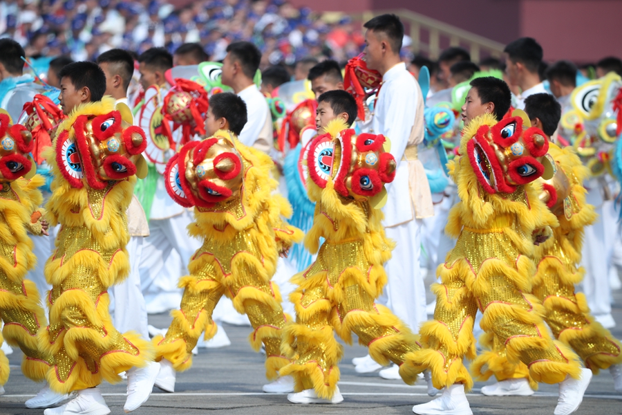 群眾大游行，歡樂(lè)的海洋！