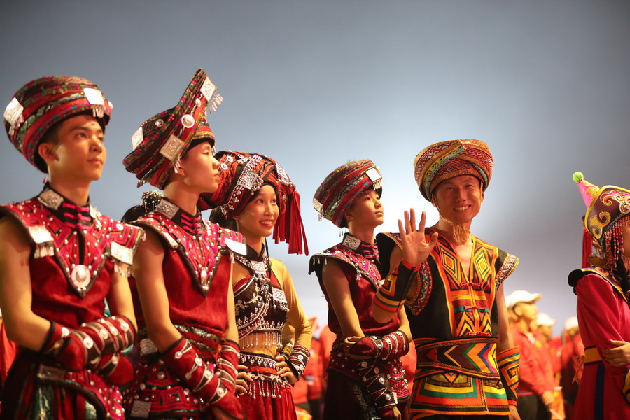 好兒好女好家園，齊心奔小康，共圓中國夢