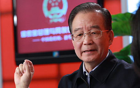 溫家寶總理接受中國政府網(wǎng)、新華網(wǎng)聯(lián)合專訪并與網(wǎng)友在線交流