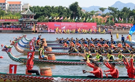 2018海峽兩岸龍舟賽開幕，53支隊(duì)伍競渡   組圖