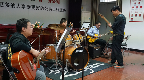 追夢中國人|侯孝輝：左手方向盤，右手麥克風