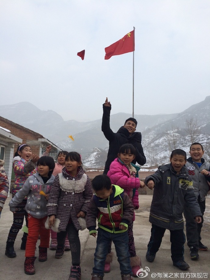 2015年&ldquo;多一克溫暖&rdquo;著名演員杜淳加入溫暖行動(dòng)。暖男杜淳很快和孩子們打成了一片，他和孩子們聊起了夢(mèng)想，讓孩子們將它寫在紙上并折成紙飛機(jī)，領(lǐng)著孩子們來到操場上將帶著夢(mèng)想紙飛機(jī)放飛。