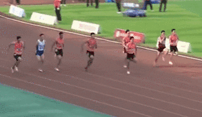 9秒98！蘇炳添創(chuàng)國(guó)內(nèi)男子百米最佳戰(zhàn)績(jī)