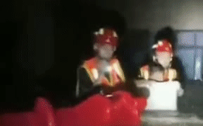 整理箱變小船 小朋友，消防員叔叔來了！